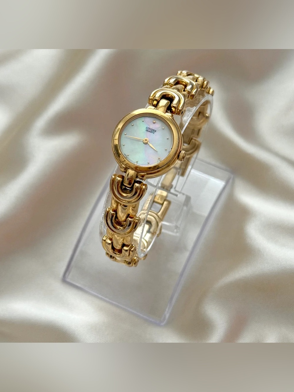 AUTHENTIC VINTAGE CITIZEN MOTHER-OF-PEARL WATCH - Picture 4 of 7